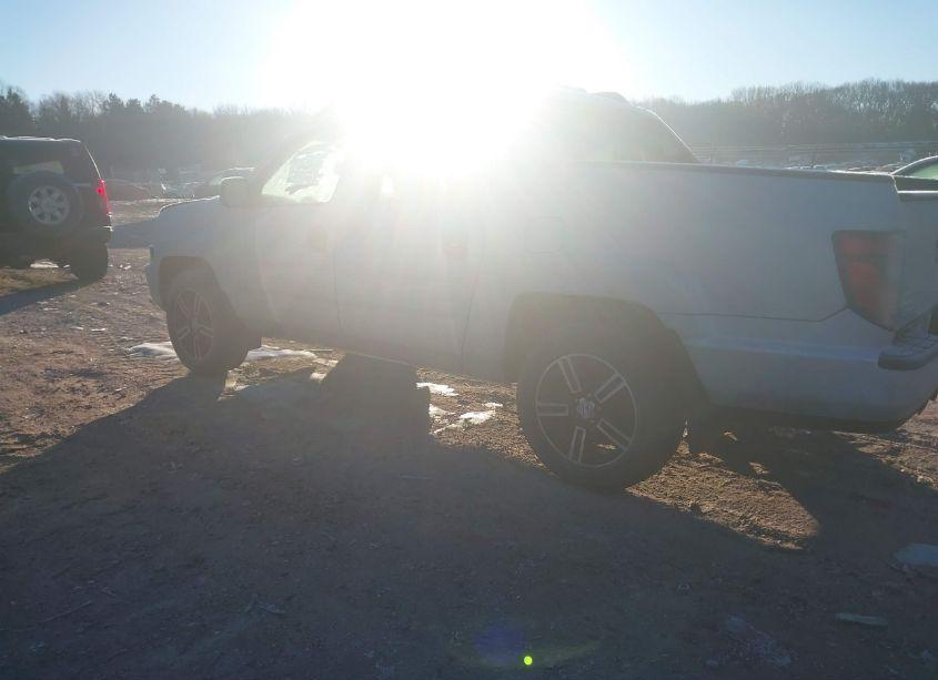 Photo 3 of 2014 Honda Ridgeline SPORT (VIN 5FPYK1F71EB005635)