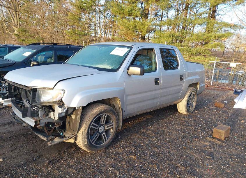 Photo 2 of 2014 Honda Ridgeline SPORT (VIN 5FPYK1F72EB001979)