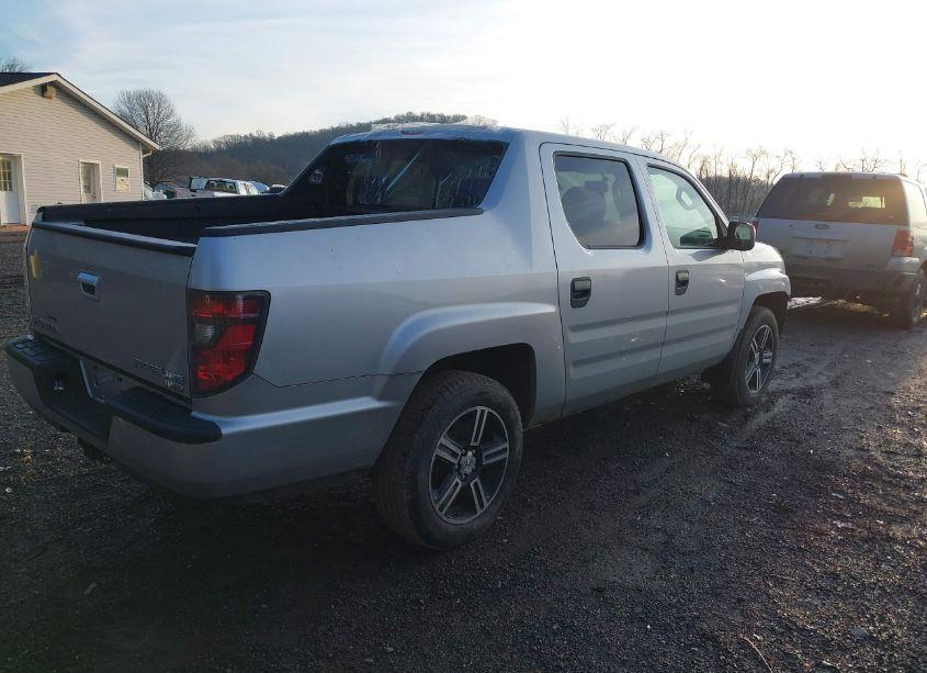 Photo 4 of 2014 Honda Ridgeline SPORT (VIN 5FPYK1F72EB001979)