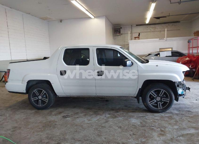 Photo 14 of 2014 Honda Ridgeline SPORT (VIN 5FPYK1F73EB002137)
