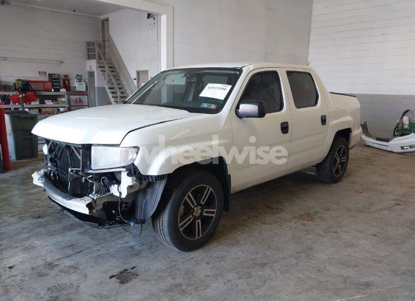 Photo 2 of 2014 Honda Ridgeline SPORT (VIN 5FPYK1F73EB002137)