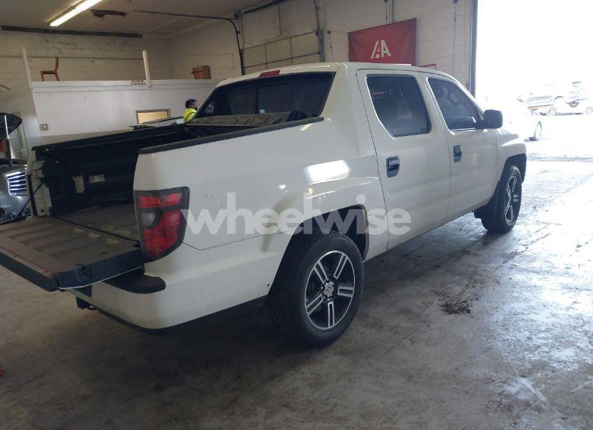 Photo 4 of 2014 Honda Ridgeline SPORT (VIN 5FPYK1F73EB002137)