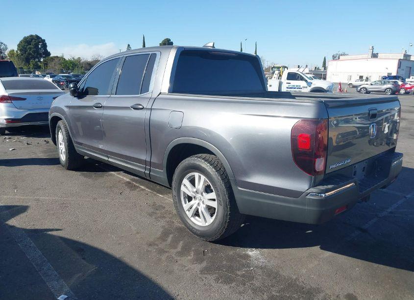 Photo 3 of 2017 Honda Ridgeline RT (VIN 5FPYK2F23HB010124)