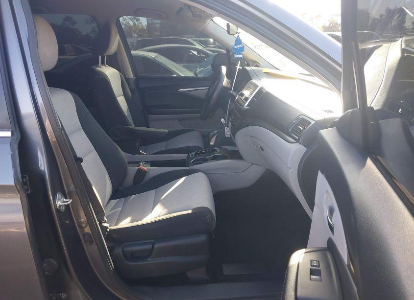 Photo 5 of 2017 Honda Ridgeline RT (VIN 5FPYK2F23HB010124)