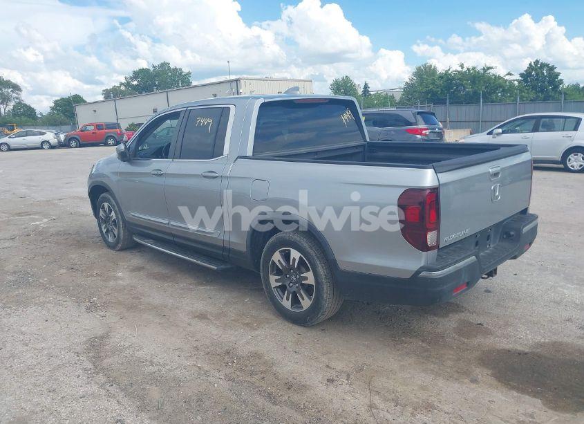 Photo 3 of 2017 Honda Ridgeline RTL (VIN 5FPYK2F51HB001500)