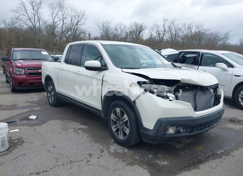 2017 Honda Ridgeline RTL (VIN 5FPYK2F51HB005353) main photo