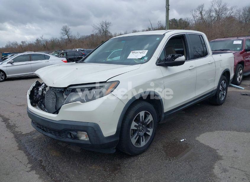 Photo 2 of 2017 Honda Ridgeline RTL (VIN 5FPYK2F51HB005353)