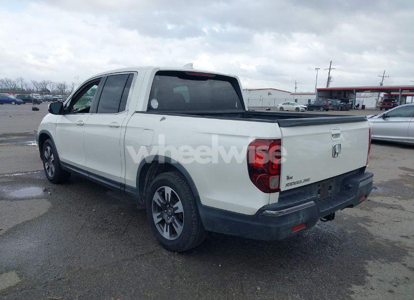 Photo 3 of 2017 Honda Ridgeline RTL (VIN 5FPYK2F51HB005353)
