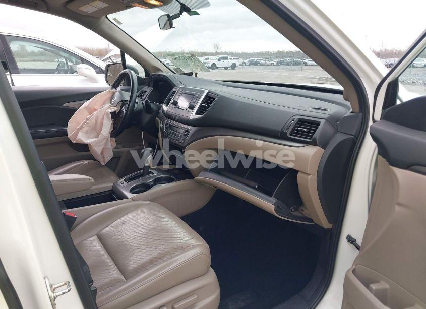 Photo 5 of 2017 Honda Ridgeline RTL (VIN 5FPYK2F51HB005353)