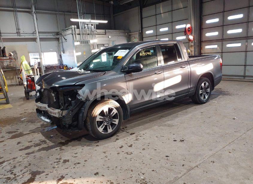 Photo 2 of 2019 Honda Ridgeline RTL (VIN 5FPYK2F54KB005791)