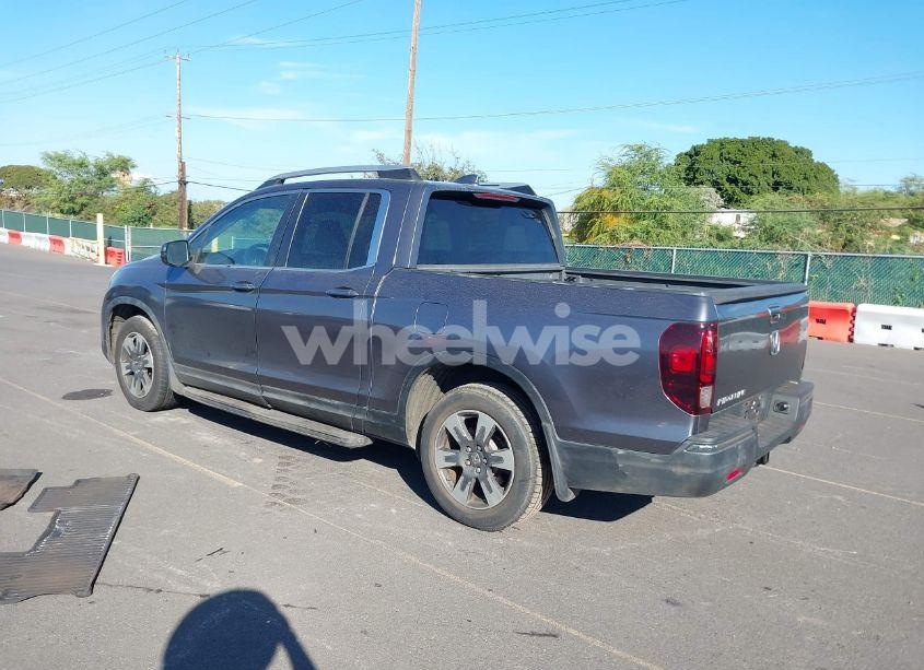Photo 3 of 2017 Honda Ridgeline RTL-T (VIN 5FPYK2F64HB001113)