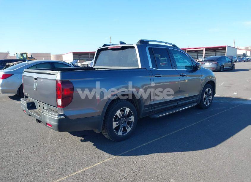 Photo 4 of 2017 Honda Ridgeline RTL-T (VIN 5FPYK2F64HB001113)