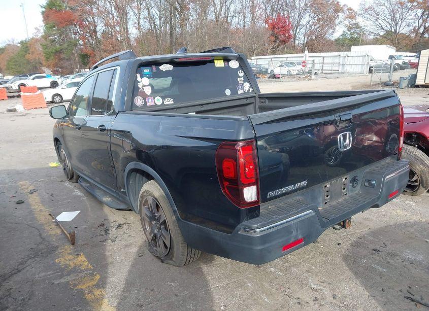 Photo 3 of 2017 Honda Ridgeline RTL-T (VIN 5FPYK2F65HB003694)