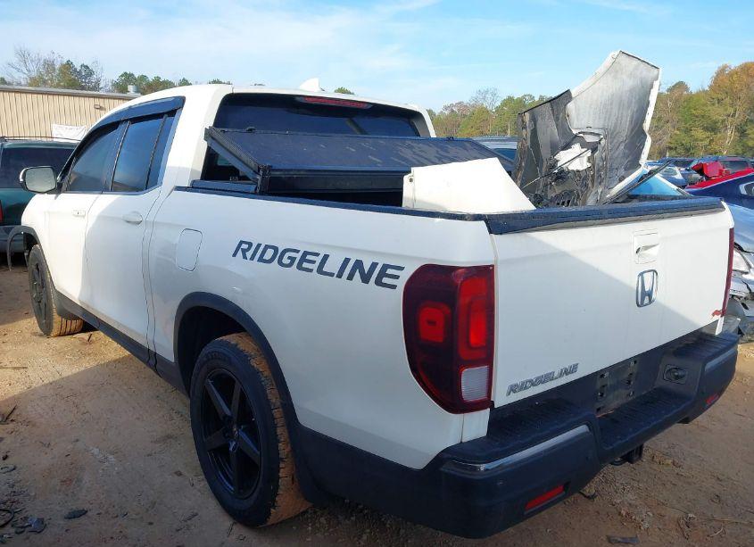 Photo 3 of 2017 Honda Ridgeline RTL-T (VIN 5FPYK2F65HB008765)