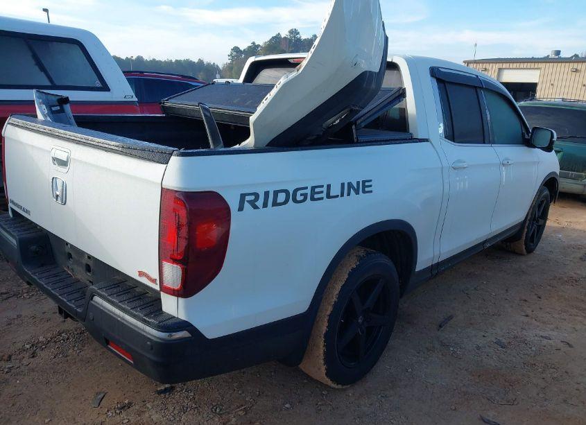 Photo 4 of 2017 Honda Ridgeline RTL-T (VIN 5FPYK2F65HB008765)
