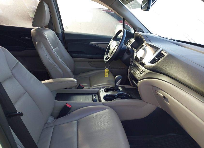 Photo 5 of 2017 Honda Ridgeline RTL-T (VIN 5FPYK2F65HB008765)