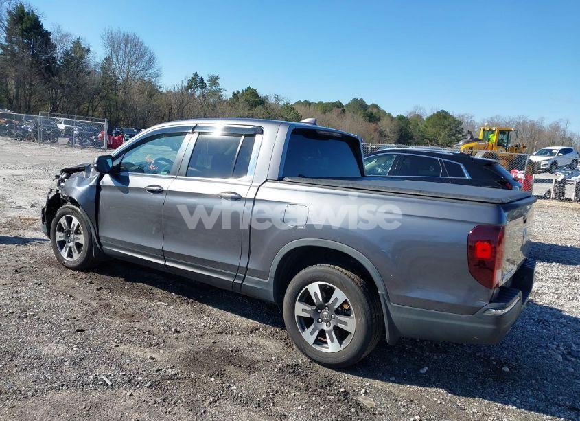 Photo 3 of 2018 Honda Ridgeline RTL-T (VIN 5FPYK2F65JB001451)