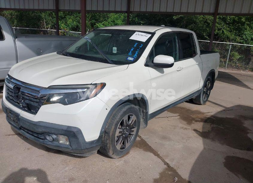 Photo 2 of 2017 Honda Ridgeline RTL-T (VIN 5FPYK2F67HB004457)