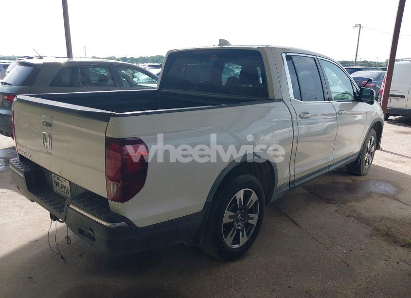 Photo 4 of 2017 Honda Ridgeline RTL-T (VIN 5FPYK2F67HB004457)