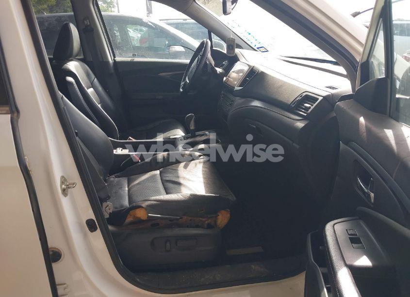 Photo 5 of 2017 Honda Ridgeline RTL-T (VIN 5FPYK2F67HB004457)