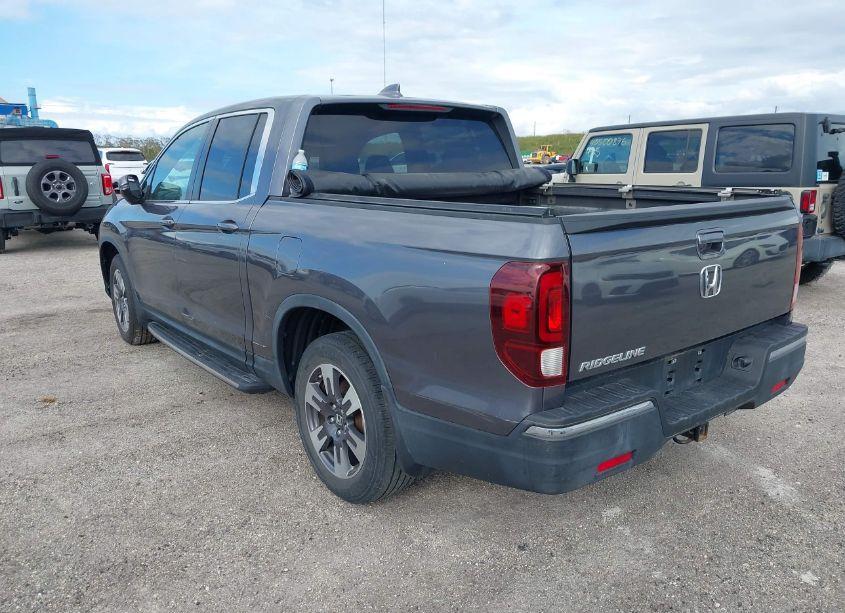 Photo 3 of 2018 Honda Ridgeline RTL-T (VIN 5FPYK2F68JB001444)