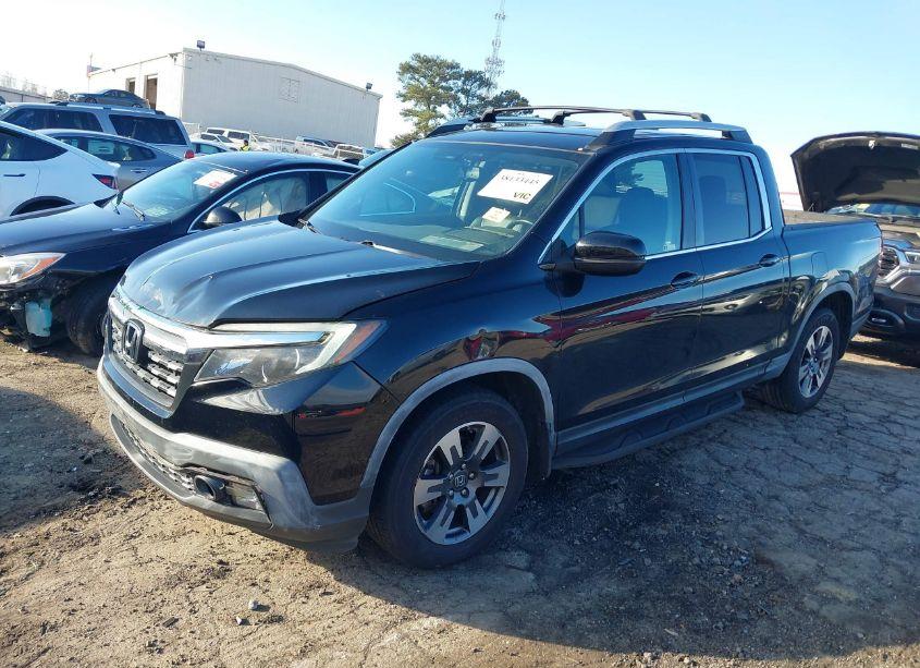 Photo 2 of 2017 Honda Ridgeline RTL-T (VIN 5FPYK2F69HB007537)
