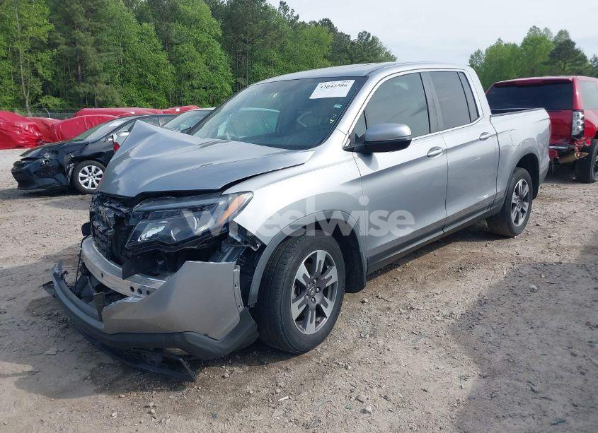 Photo 2 of 2019 Honda Ridgeline RTL-T (VIN 5FPYK2F69KB004533)