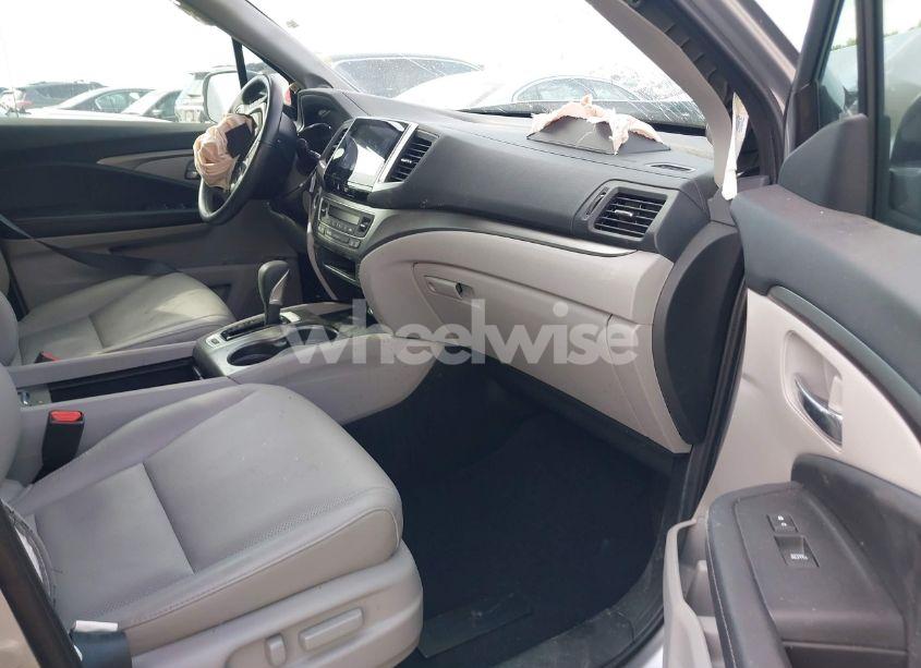 Photo 5 of 2019 Honda Ridgeline RTL-T (VIN 5FPYK2F69KB004533)