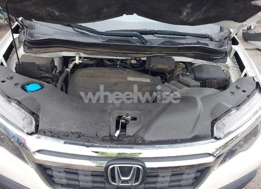 Photo 10 of 2019 Honda Ridgeline RTL-T (VIN 5FPYK2F69KB004726)