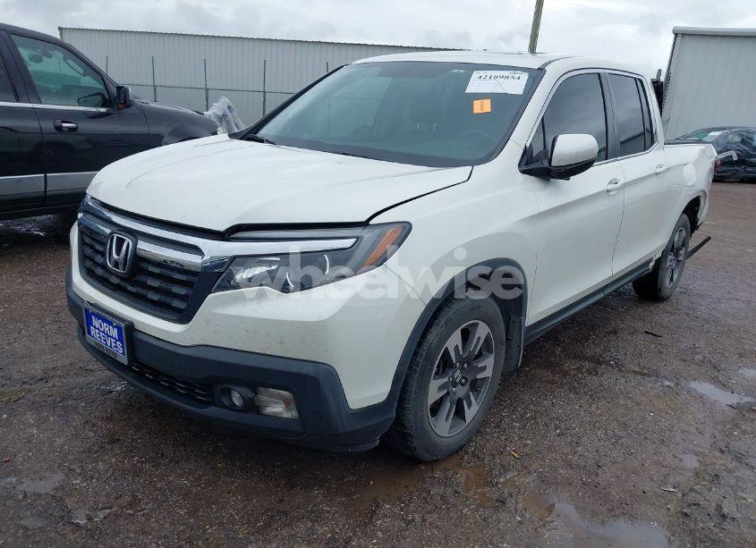 Photo 2 of 2019 Honda Ridgeline RTL-T (VIN 5FPYK2F69KB004726)