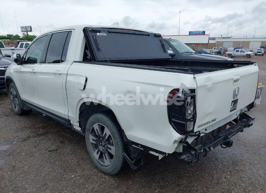 Photo 3 of 2019 Honda Ridgeline RTL-T (VIN 5FPYK2F69KB004726)