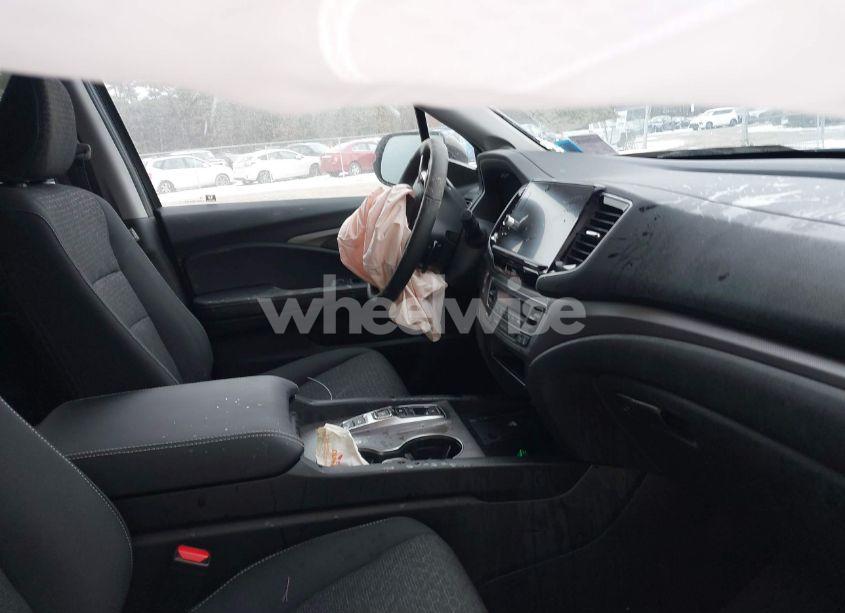 Photo 5 of 2025 Honda Ridgeline SPORT (VIN 5FPYK3F10SB004480)