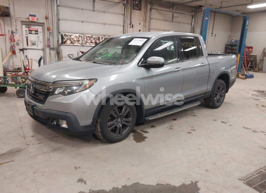 Photo 2 of 2019 Honda Ridgeline SPORT (VIN 5FPYK3F14KB002005)