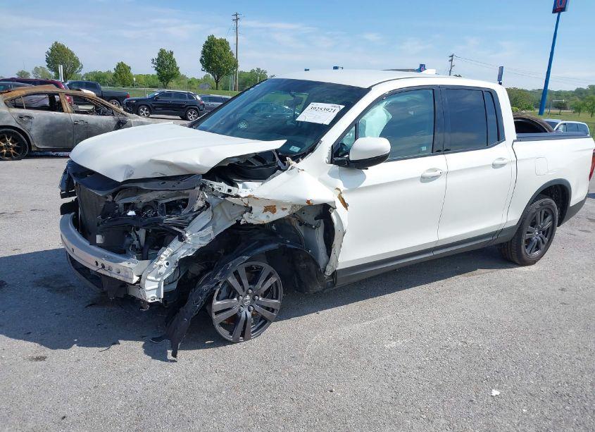 Photo 2 of 2018 Honda Ridgeline SPORT (VIN 5FPYK3F17JB003888)