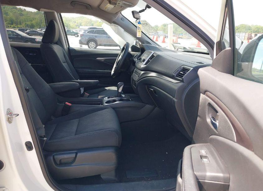 Photo 5 of 2018 Honda Ridgeline SPORT (VIN 5FPYK3F17JB003888)