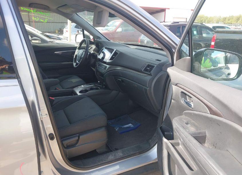 Photo 5 of 2020 Honda Ridgeline AWD SPORT (VIN 5FPYK3F17LB021889)