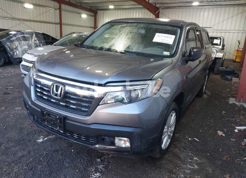 Photo 2 of 2017 Honda Ridgeline RT (VIN 5FPYK3F21HB012556)