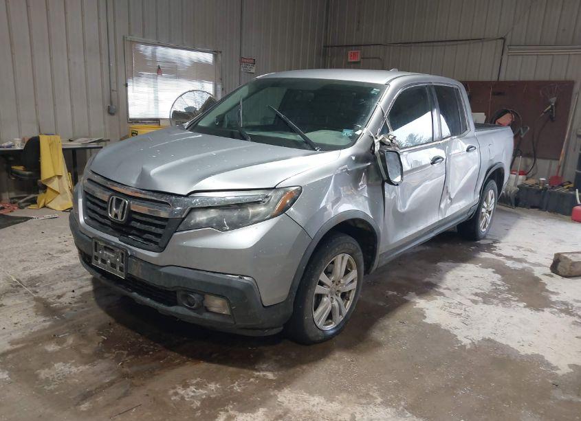 Photo 2 of 2017 Honda Ridgeline RT (VIN 5FPYK3F23HB013191)