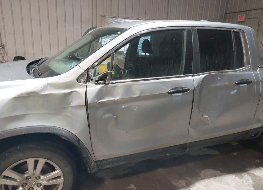 Photo 6 of 2017 Honda Ridgeline RT (VIN 5FPYK3F23HB013191)