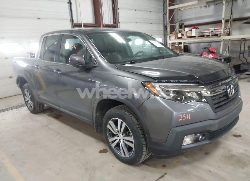 2017 Honda Ridgeline RTS (VIN 5FPYK3F46HB031010) main photo