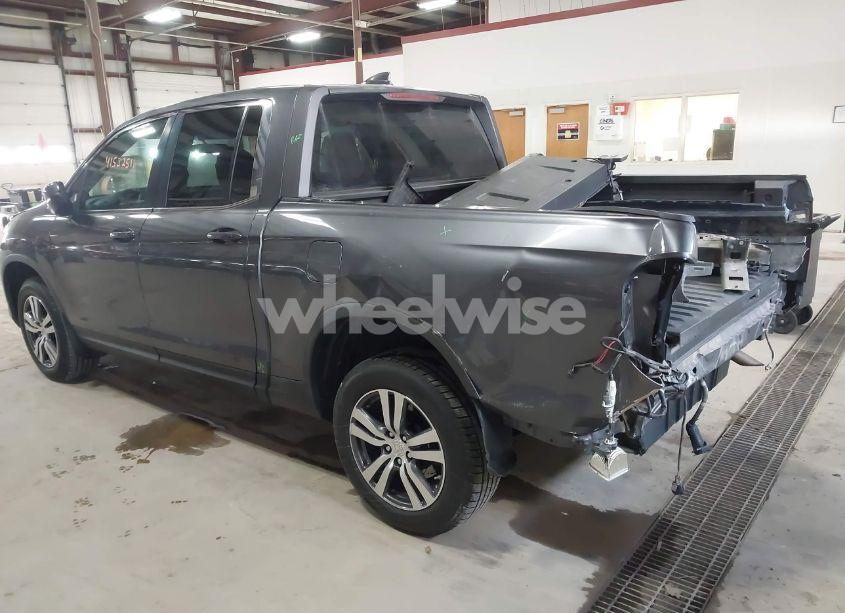 Photo 3 of 2017 Honda Ridgeline RTS (VIN 5FPYK3F46HB031010)