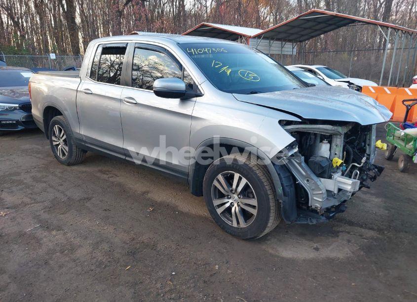 2017 Honda Ridgeline RTS (VIN 5FPYK3F4XHB017465) main photo