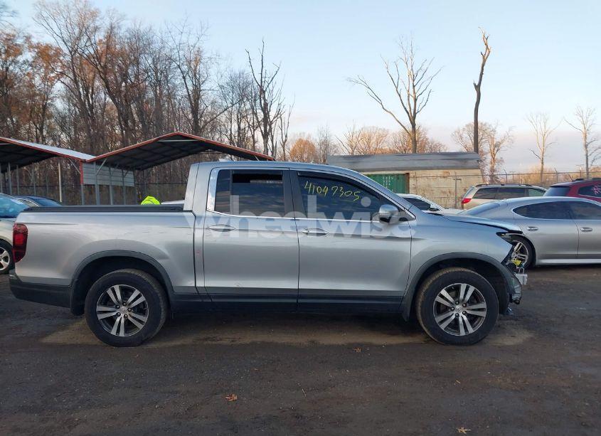 Photo 13 of 2017 Honda Ridgeline RTS (VIN 5FPYK3F4XHB017465)