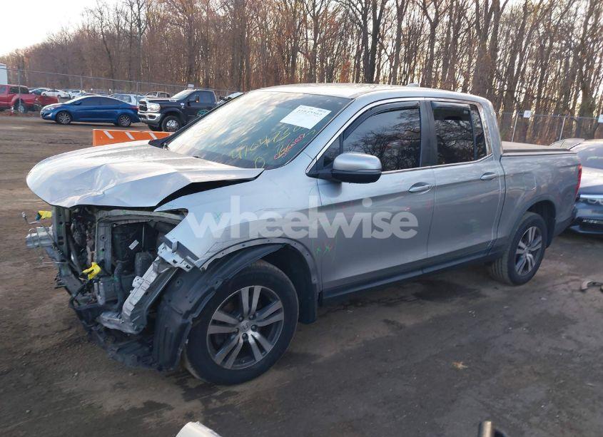 Photo 2 of 2017 Honda Ridgeline RTS (VIN 5FPYK3F4XHB017465)