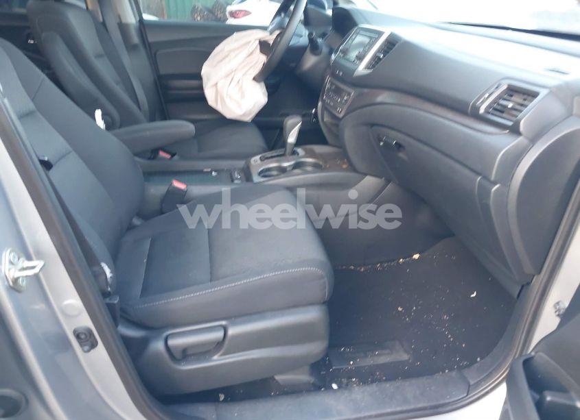 Photo 5 of 2017 Honda Ridgeline RTS (VIN 5FPYK3F4XHB017465)