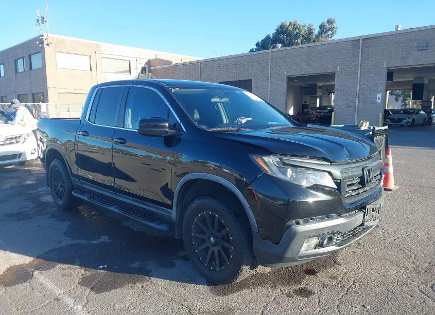 2017 Honda Ridgeline RTL (VIN 5FPYK3F52HB030395) main photo