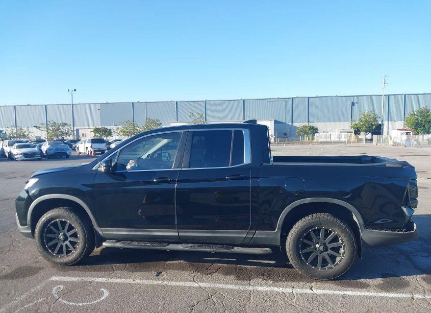 Photo 15 of 2017 Honda Ridgeline RTL (VIN 5FPYK3F52HB030395)