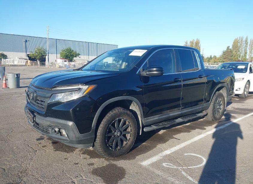 Photo 2 of 2017 Honda Ridgeline RTL (VIN 5FPYK3F52HB030395)