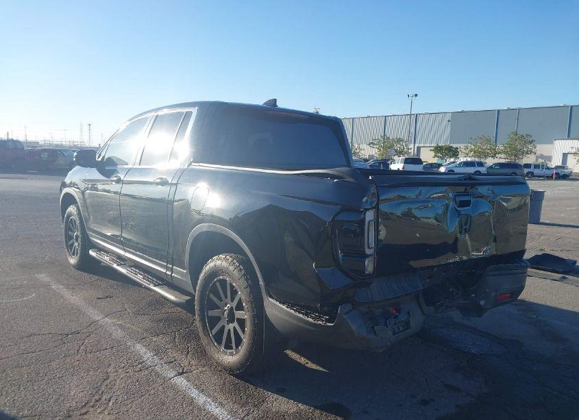 Photo 3 of 2017 Honda Ridgeline RTL (VIN 5FPYK3F52HB030395)