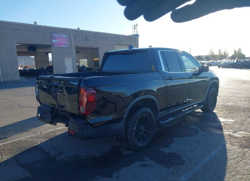 Photo 4 of 2017 Honda Ridgeline RTL (VIN 5FPYK3F52HB030395)